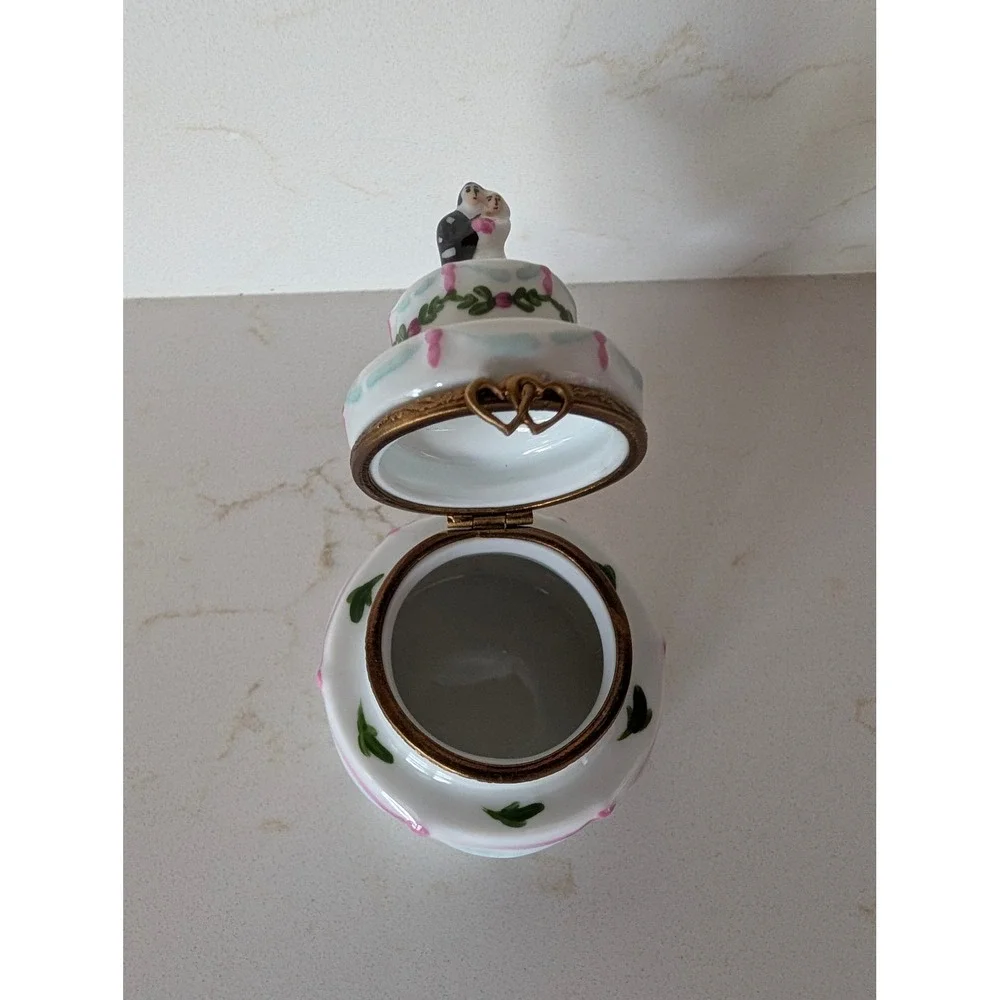 Eximious Limoges France Wedding Cake Trinket Box Peint Main Hand Painted 3 Tier